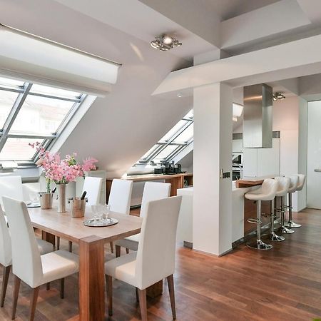 Luxury Central Penthouse With Sauna, Terrace, 250M2, 5Bdrm, 3Bthrm Praha Eksteriør bilde