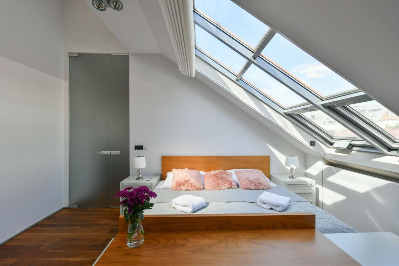 Luxury Central Penthouse With Sauna, Terrace, 250M2, 5Bdrm, 3Bthrm Praha Eksteriør bilde