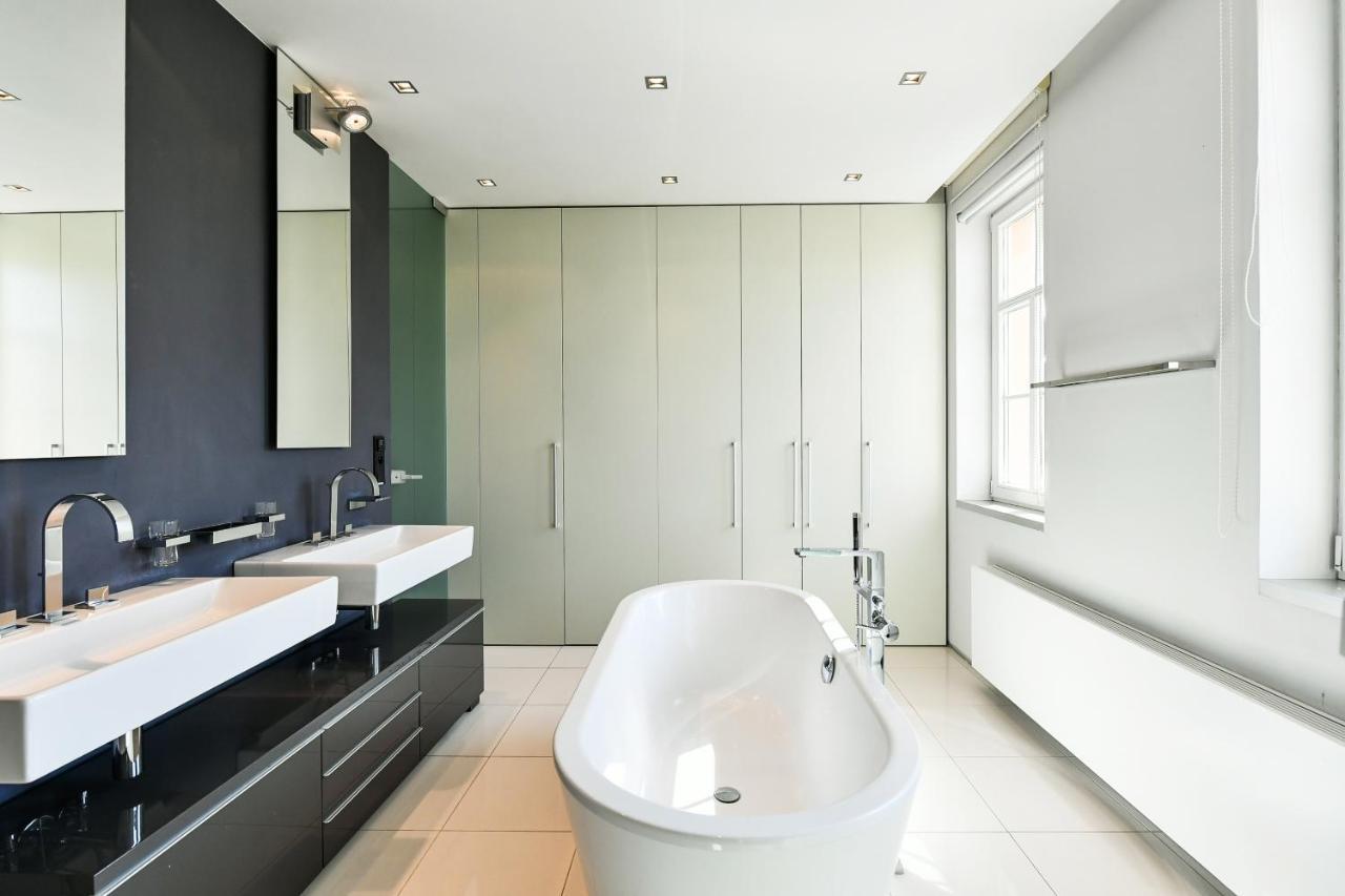 Luxury Central Penthouse With Sauna, Terrace, 250M2, 5Bdrm, 3Bthrm Praha Eksteriør bilde