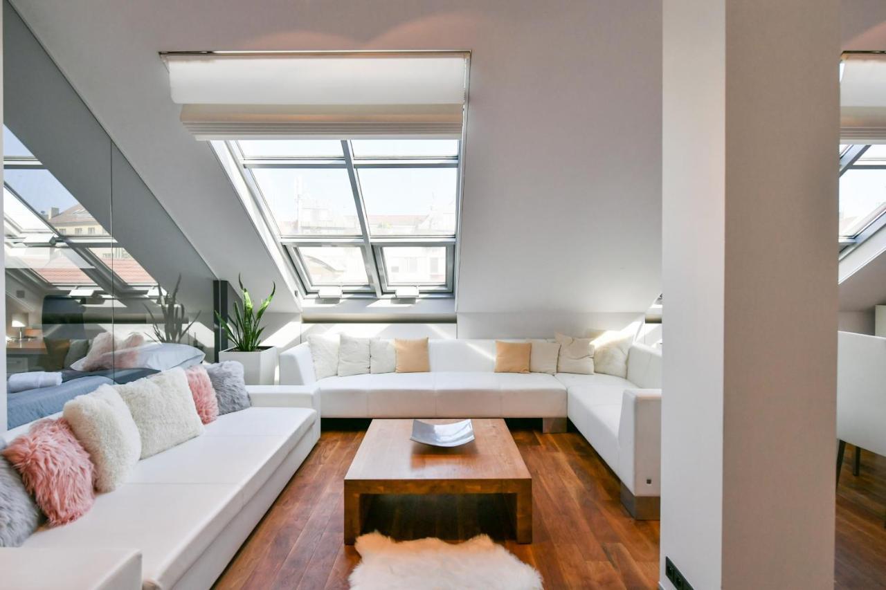 Luxury Central Penthouse With Sauna, Terrace, 250M2, 5Bdrm, 3Bthrm Praha Eksteriør bilde