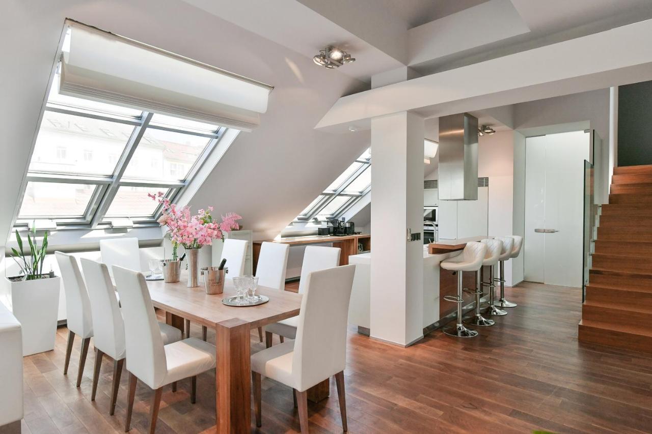 Luxury Central Penthouse With Sauna, Terrace, 250M2, 5Bdrm, 3Bthrm Praha Eksteriør bilde