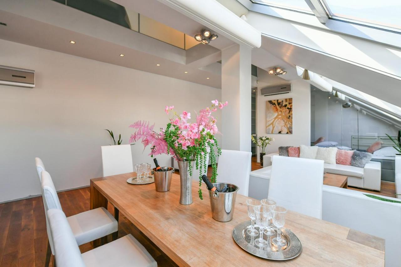 Luxury Central Penthouse With Sauna, Terrace, 250M2, 5Bdrm, 3Bthrm Praha Eksteriør bilde