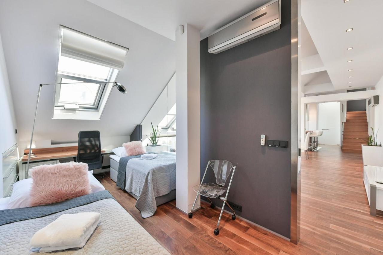 Luxury Central Penthouse With Sauna, Terrace, 250M2, 5Bdrm, 3Bthrm Praha Eksteriør bilde