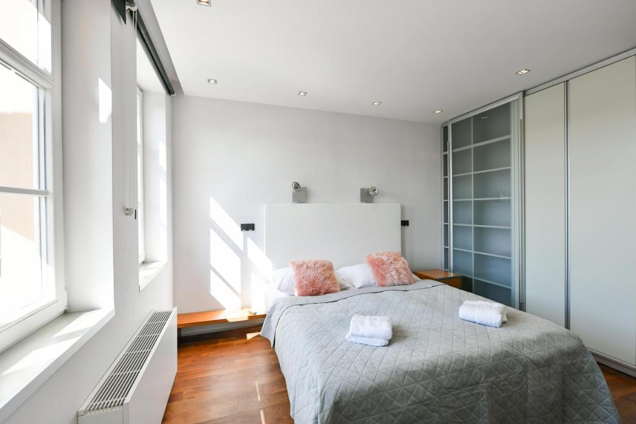 Luxury Central Penthouse With Sauna, Terrace, 250M2, 5Bdrm, 3Bthrm Praha Eksteriør bilde