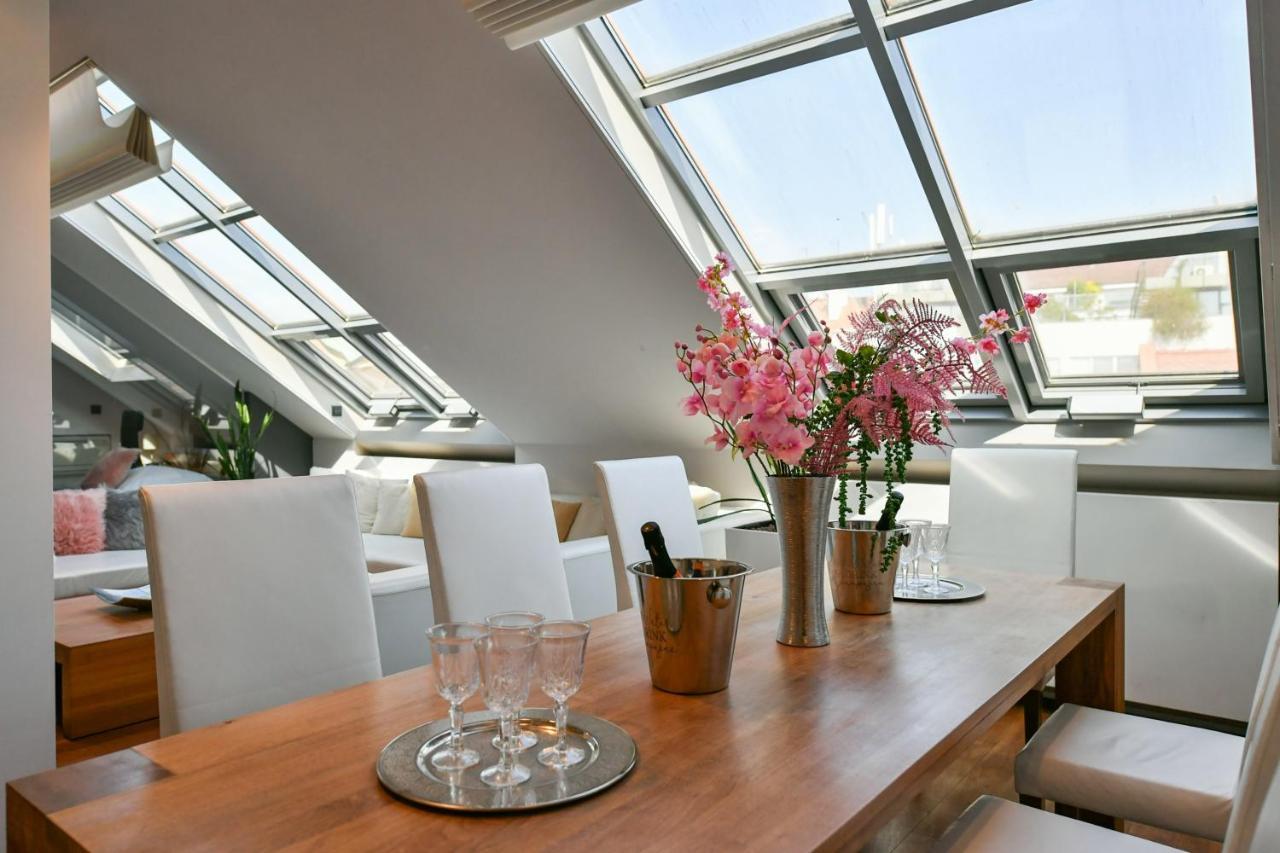 Luxury Central Penthouse With Sauna, Terrace, 250M2, 5Bdrm, 3Bthrm Praha Eksteriør bilde