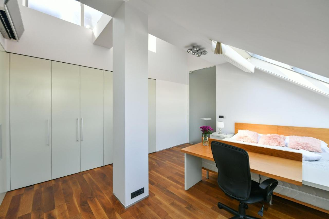 Luxury Central Penthouse With Sauna, Terrace, 250M2, 5Bdrm, 3Bthrm Praha Eksteriør bilde