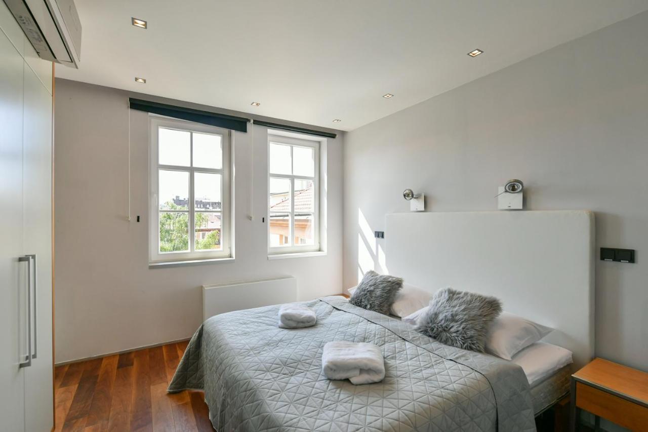 Luxury Central Penthouse With Sauna, Terrace, 250M2, 5Bdrm, 3Bthrm Praha Eksteriør bilde