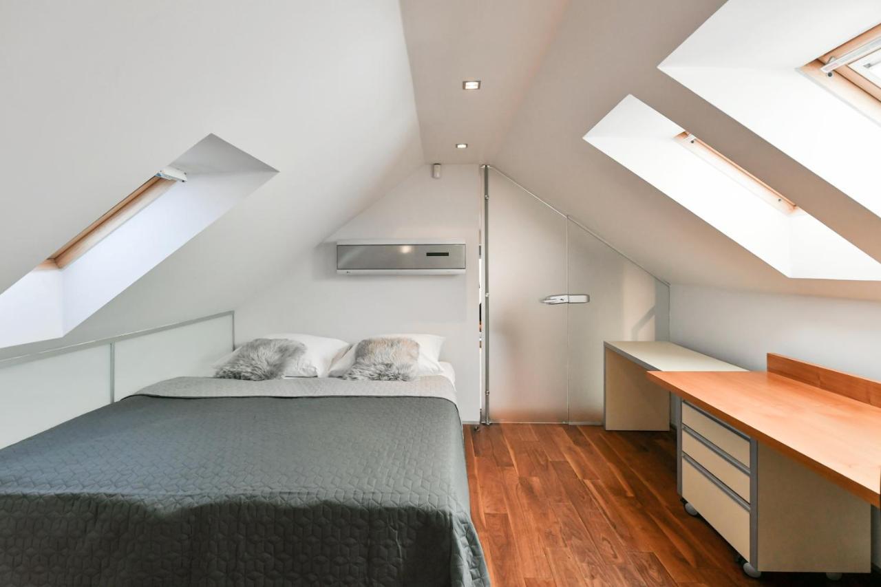 Luxury Central Penthouse With Sauna, Terrace, 250M2, 5Bdrm, 3Bthrm Praha Eksteriør bilde