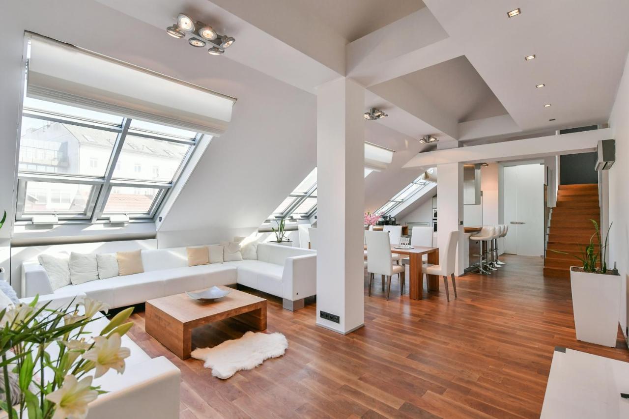 Luxury Central Penthouse With Sauna, Terrace, 250M2, 5Bdrm, 3Bthrm Praha Eksteriør bilde