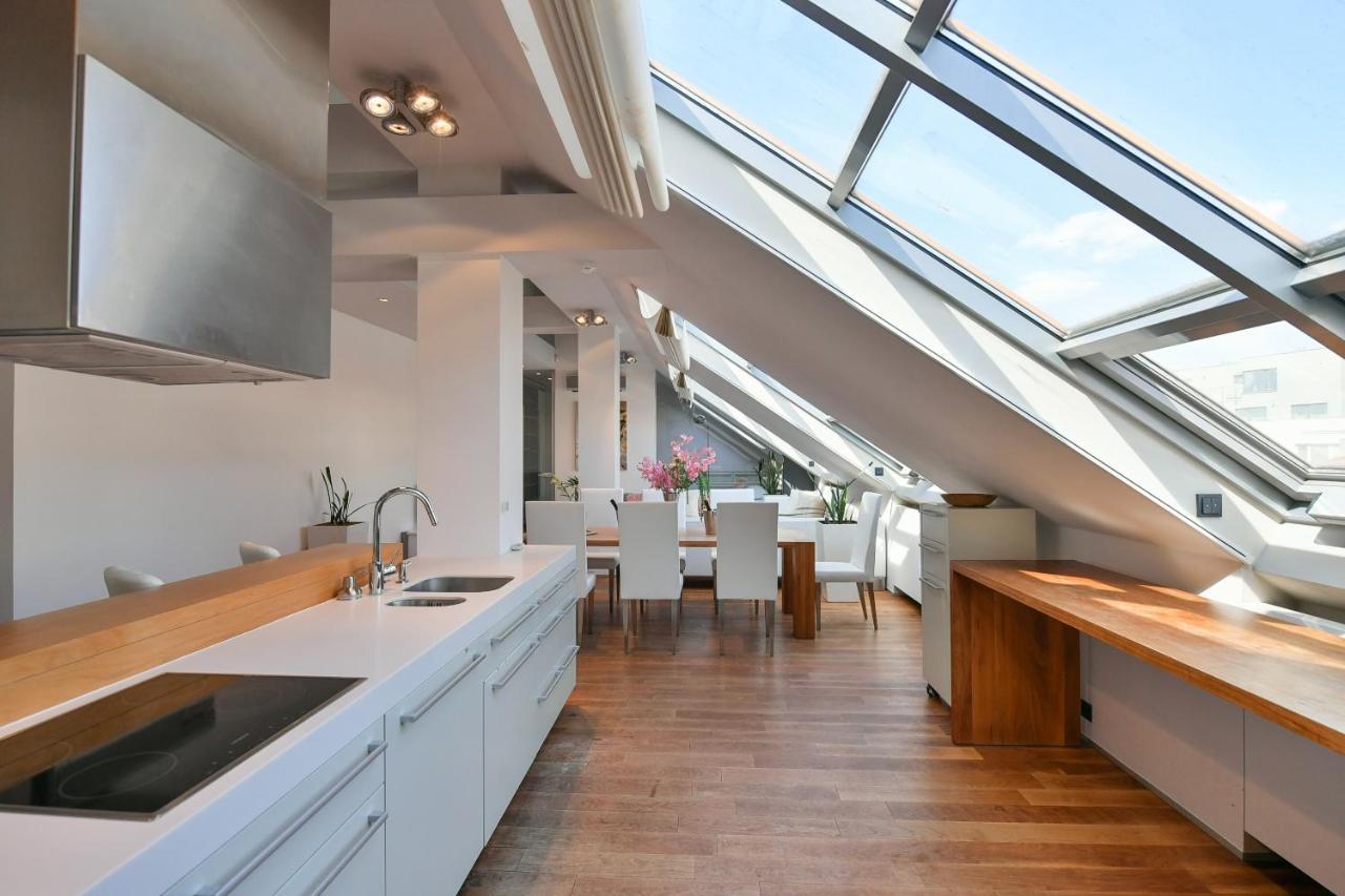 Luxury Central Penthouse With Sauna, Terrace, 250M2, 5Bdrm, 3Bthrm Praha Eksteriør bilde