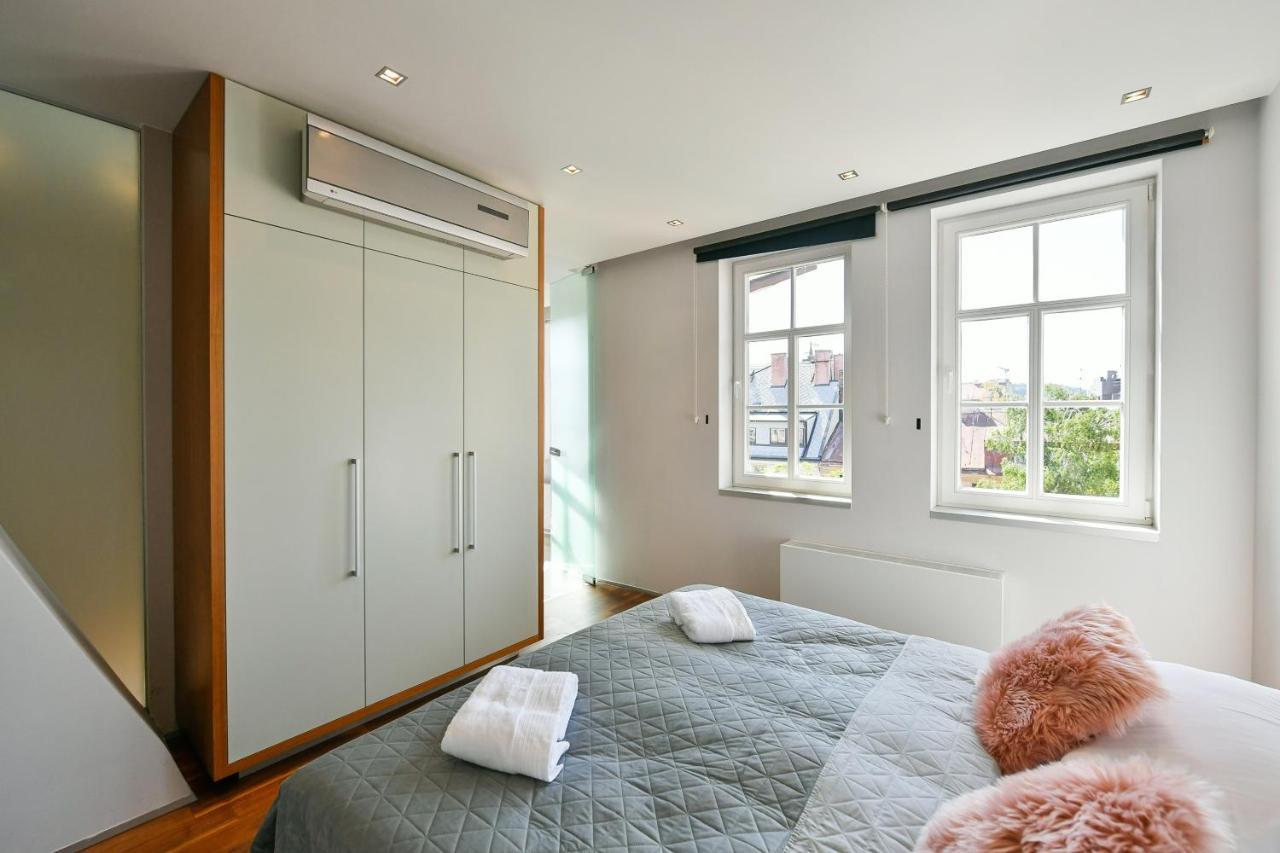 Luxury Central Penthouse With Sauna, Terrace, 250M2, 5Bdrm, 3Bthrm Praha Eksteriør bilde