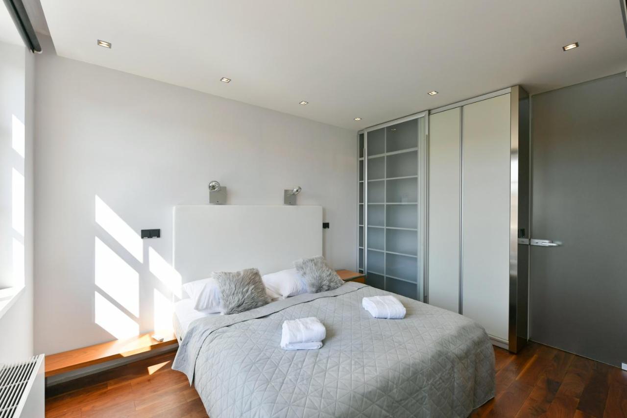 Luxury Central Penthouse With Sauna, Terrace, 250M2, 5Bdrm, 3Bthrm Praha Eksteriør bilde