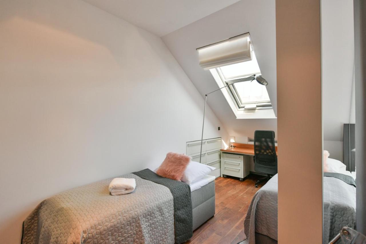 Luxury Central Penthouse With Sauna, Terrace, 250M2, 5Bdrm, 3Bthrm Praha Eksteriør bilde