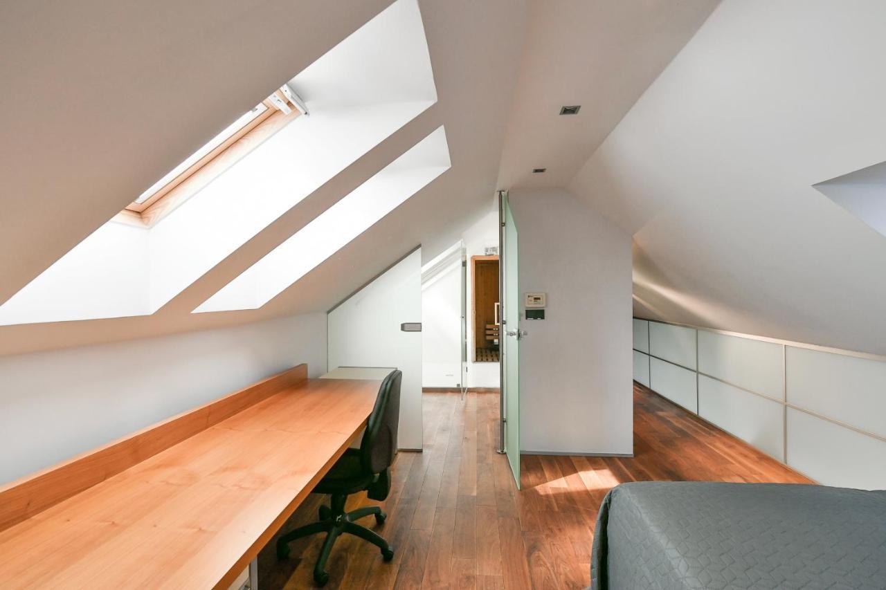Luxury Central Penthouse With Sauna, Terrace, 250M2, 5Bdrm, 3Bthrm Praha Eksteriør bilde