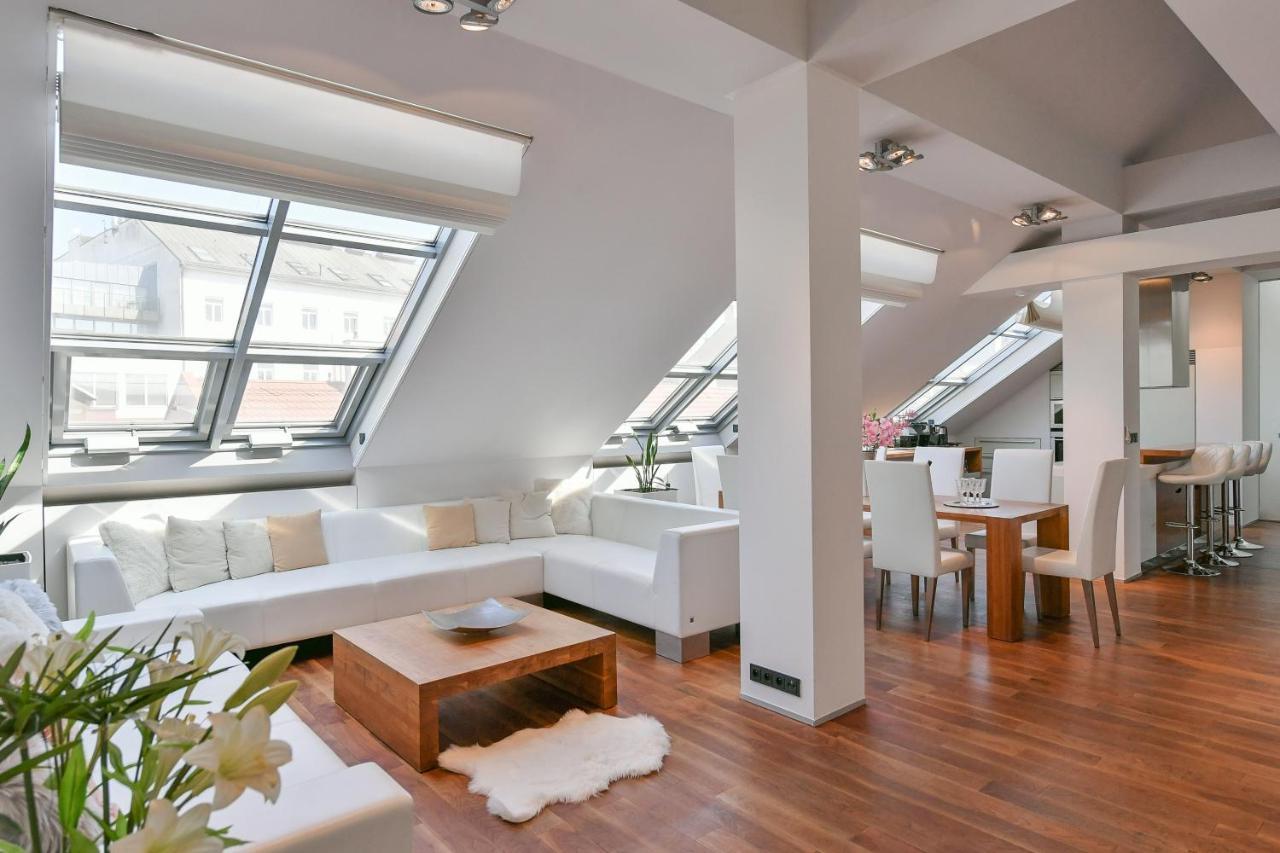 Luxury Central Penthouse With Sauna, Terrace, 250M2, 5Bdrm, 3Bthrm Praha Eksteriør bilde